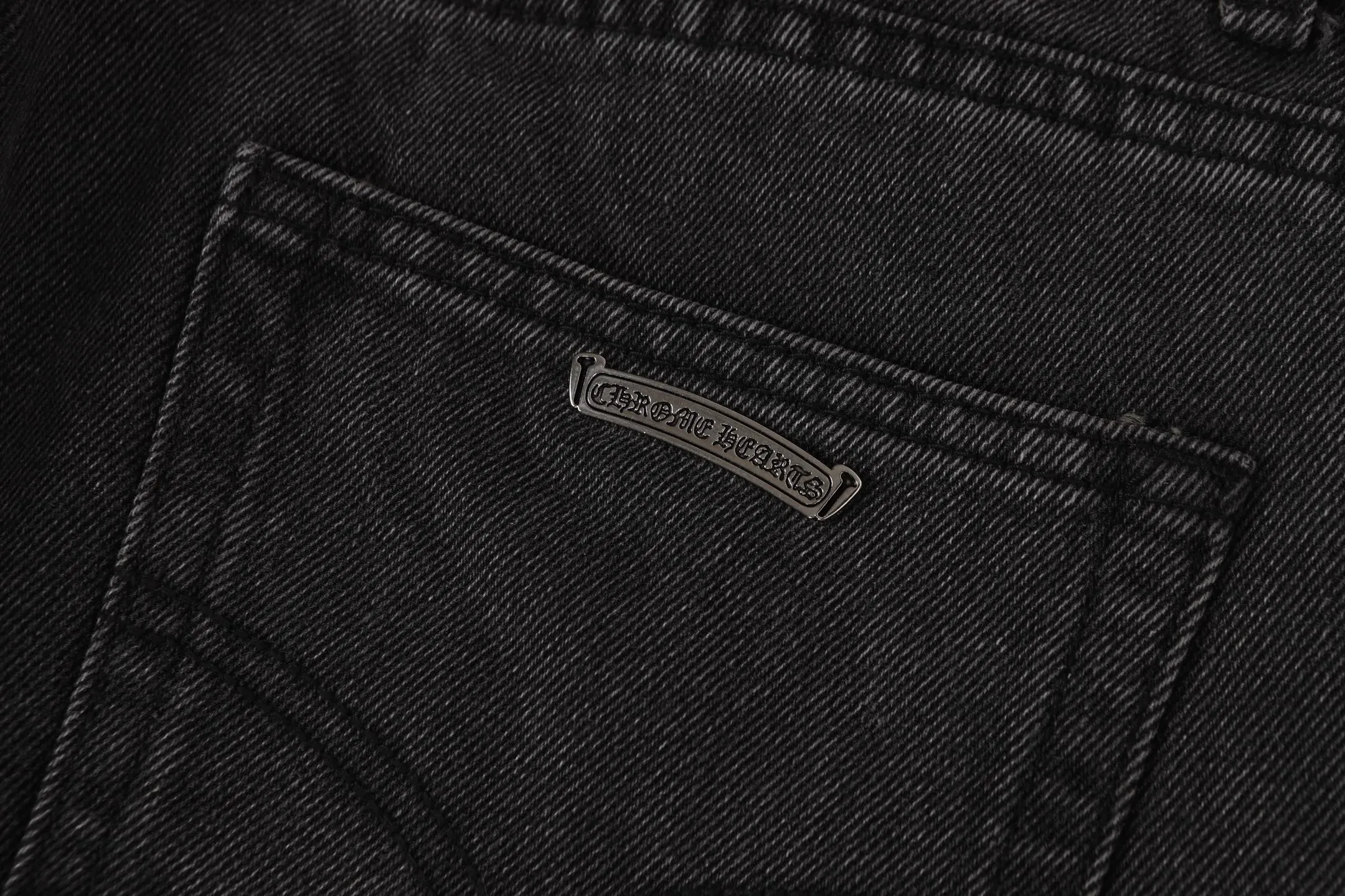 P270 Cross-border model, please do not place an order if you are pursuing quality -Chrome Hearts/Chrome Hearts Cross✝️Applied leather embroidered washed jeans, trousers and casual pants -High weight, high density and high quality. The wool is soft, delicate and skin-friendly. It feels soft and silky. It has excellent warmth and skin-friendly properties. -Size: 28 30 32 34 36